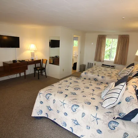 Hyannis Holiday Motel-2